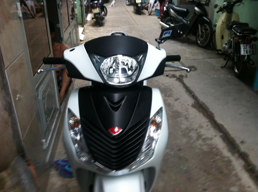 SH 204 up SH Italy trắng sport 212 mẫu đồng hồ đen,giá shock.