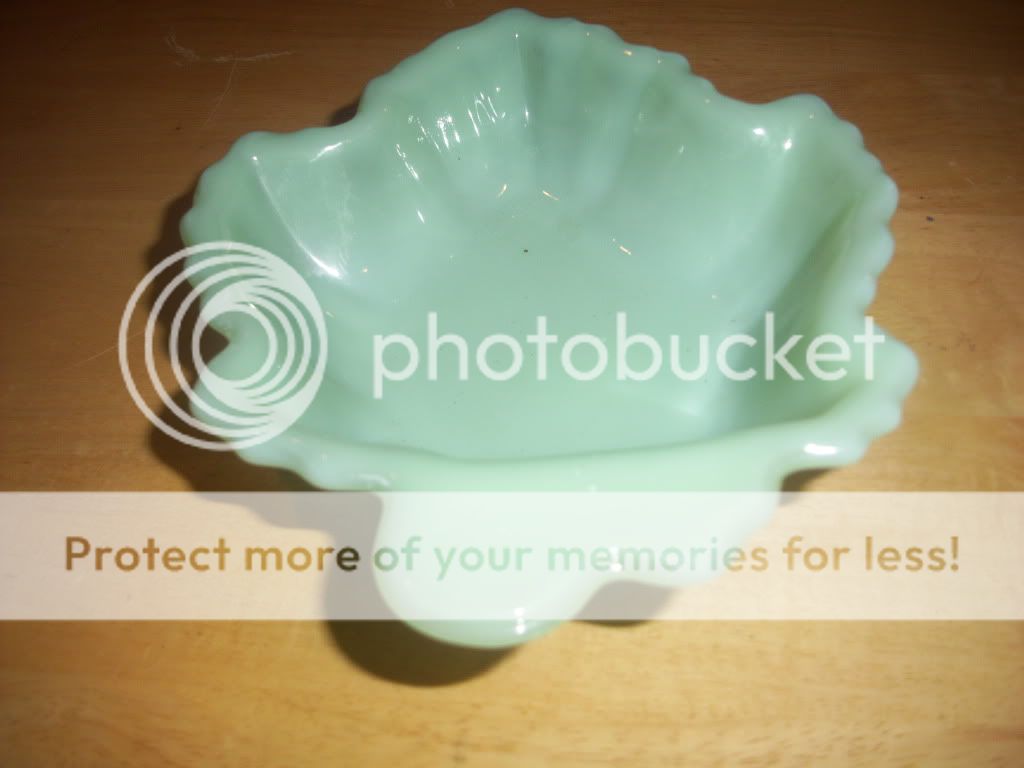 Your bidding on a vintage Jadite maple leaf candy dish. There are no 